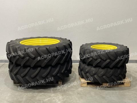 380/85R24 és 420/85R38 fix főkerék szett Firestone gumizással. eredeti John Deere felnikkel 380/85R24 és 420/85R38 fix főkerék szett Firestone gumizással. eredeti John Deere felnikkel