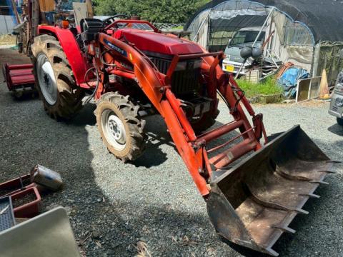 Yanmar US45D homlokrakodóval japán kistraktor