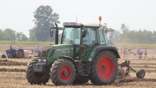 Szántóverseny Székkutason Güttler és Hattat gépbemutatóval