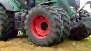 Fendt 936 szántás közben - agrárvideó Új Zélandról!