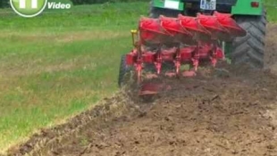 Euro-West Kft. - A Pöttinger Servo 25-ös és 45-ös eke működés közben