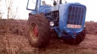 Szántás Dutra traktorral