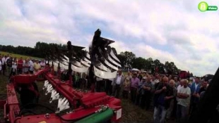 Kverneland vetőgép, rövidtárcsa, eke a Nagy Talajművelő Show szántóföldi bemutatón