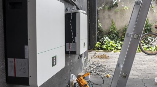 Napenergia tárolása: hogy ne kelljen olcsón eladni, amit megtermeltünk Napenergia tárolása: hogy ne kelljen olcsón eladni, amit megtermeltünk