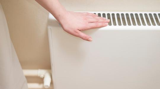 Ontani kezdték a meleget a fűtéscsövek egy dunántúli lakótelepen a hőségriadóban Ontani kezdték a meleget a fűtéscsövek egy dunántúli lakótelepen a hőségriadóban