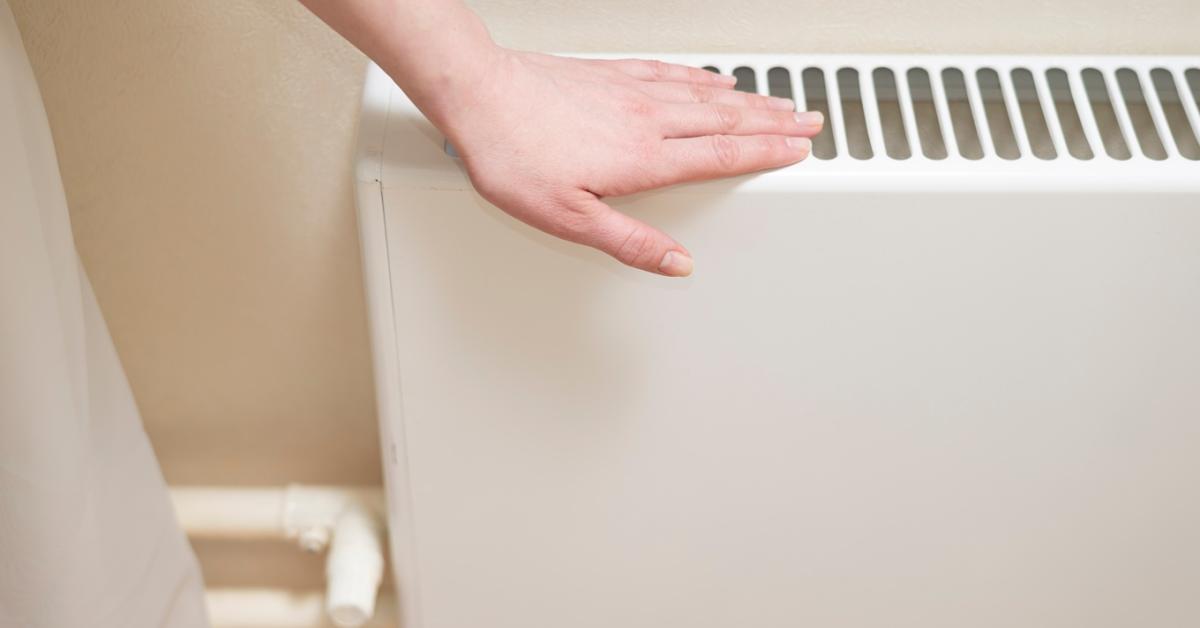 Ontani kezdték a meleget a fűtéscsövek egy dunántúli lakótelepen a hőségriadóban Ontani kezdték a meleget a fűtéscsövek egy dunántúli lakótelepen a hőségriadóban