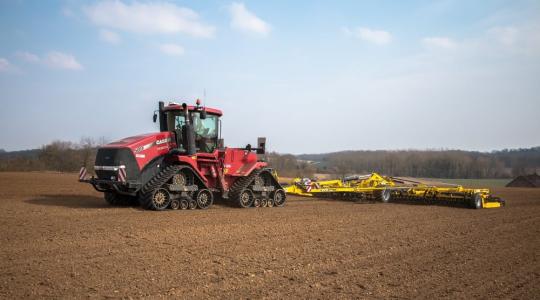 Agro-Békés megmérettetés: Case IH nagytraktorok és az egyrotoros kombájn próbája