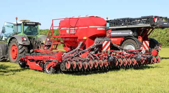 Ezek a gépek vonultak fel a XXI. Pápai Agrárexpo gépbemutatóján