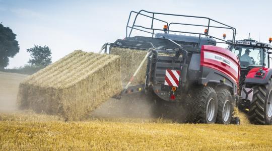 Érkezik az új Massey Ferguson szögletes nagybálázó!