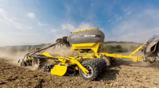 Bemutatkozik a Bednar 8 méteres Omega vetőgépe az Agritechnicán