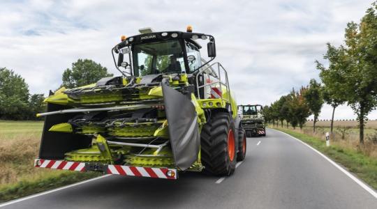 A CLAAS és a BMW mutatják az utat a közúti biztonság felé