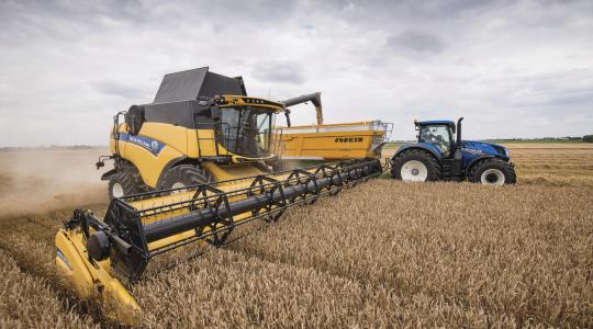 A hatékonyság egy új szintje – New Holland CX7-8 kombájnok