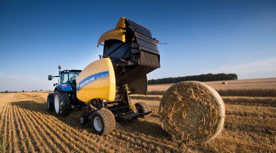 Komfortos és hatékony bálázás a New Holland hevederes bálázókkal