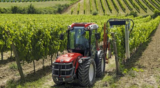 A jövő kertészeti traktorát is kipróbálhatja – gyakorlati gépbemutató Dobán