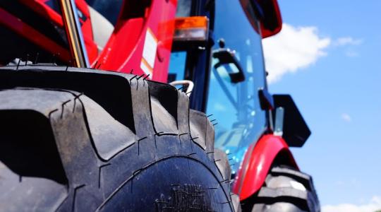 Traktor ütközött vonattal Balmazújváros közelében