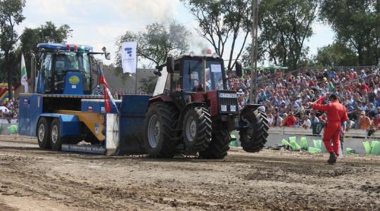 Tractor Pulling Road Show