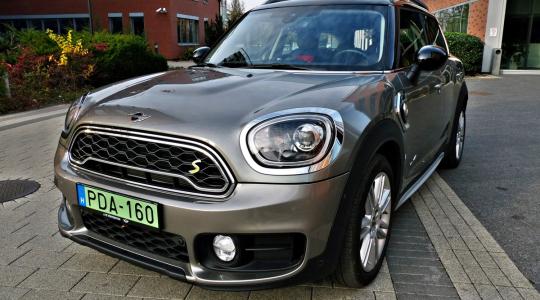 Terepes élményautó zöld rendszámmal: Mini Countryman S E ALL4