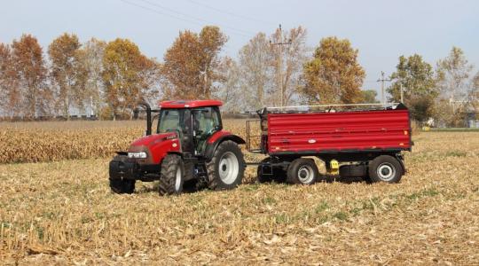 Traktor pótkocsijáról esett le és meghalt egy nő Somogyban