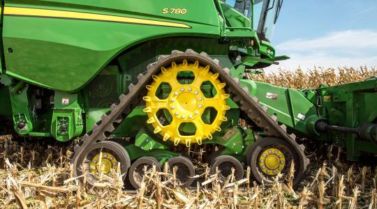 John Deere arató-cséplő gépek új gumihevederes járószerkezettel