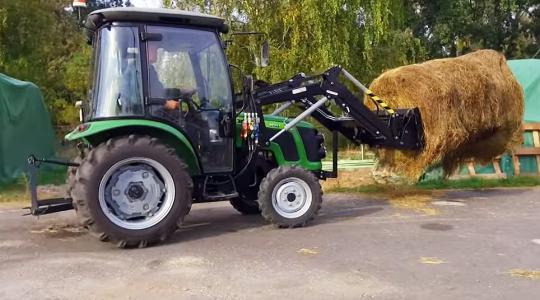 Egy traktor, amely állatkerti mindenesként is bevált!
