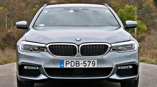 Puttonyos szürke eminenciás: BMW 540i xDrive Touring M Sport