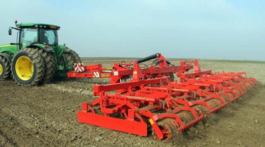Pontos és precíz magágykészítő kompaktor a 300 LE feletti erőgépekhez
