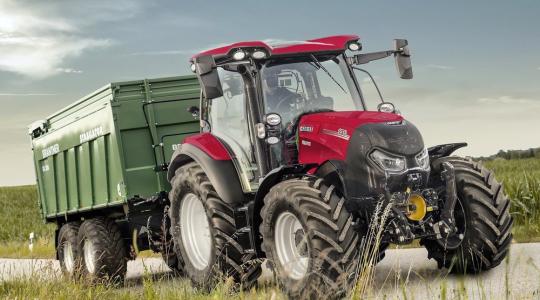 Az új Case IH Versum modell egyesíti a fokozatmentes váltás előnyeit a gép kompakt méreteivel