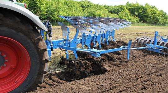 A Lemken Juwel megmutatja, hogyan kell JÓL szántani – VIDEÓ