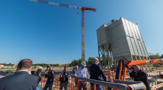 Egyedi technológiával állítanak majd elő takarmányt az új terebezdpusztai gyárban