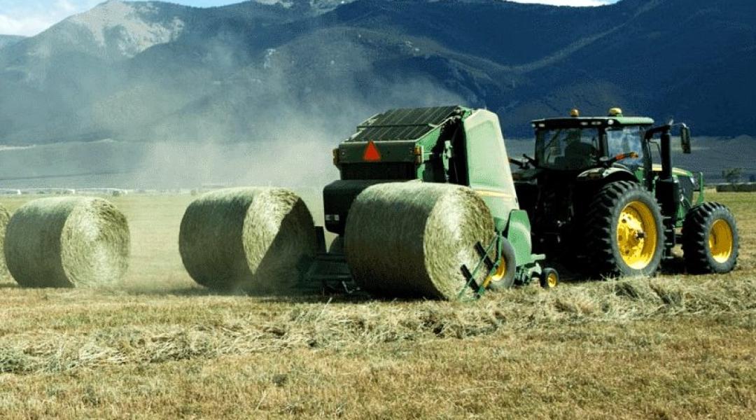 Újít a John Deere – bálagyűjtés bálázással egy menetben, amerikai módra