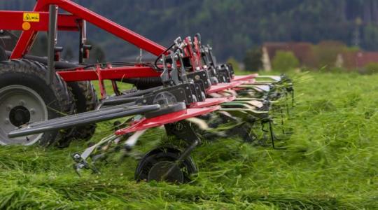 Új mellső függesztésű kaszák és rendterítők a Massey Ferguson-tól