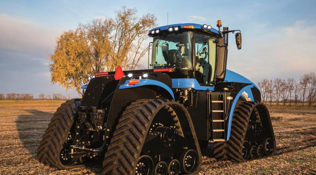 Még több gumihevederes New Holland gép gördül le a gyártósorról