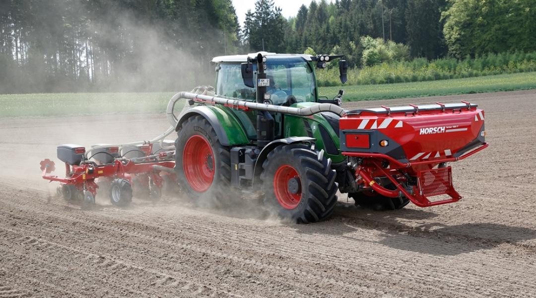 Erős kezdés a traktorpiacon, óriási gépválaszték és egy világrekord