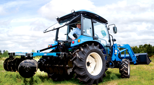 Új traktor Magyarországon! LS: Japán minőség, koreai áron! – KÉPEK