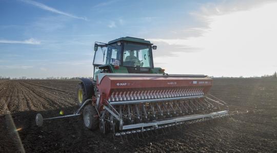 A válságba került ágazatokból számít munkaerőre az agrárkamara