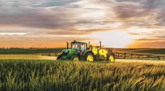 Új John Deere bálázók és permetezők árfolyamkockázat nélkül, készletről!