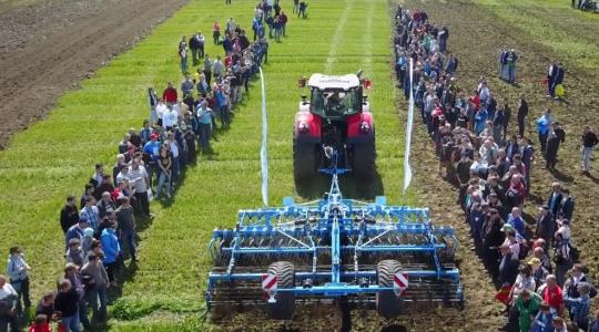 Félelmetes, amikor ez a rövidtárcsa megindul! – Teljesen új LEMKEN RUBIN 10! – VIDEÓ!