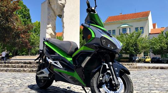 Miért lesz jó, ha ráülsz egy elektromos robogóra? – VIDEÓ!