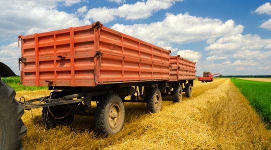 Halálos baleset: traktor pótkocsijába csapódott egy motoros