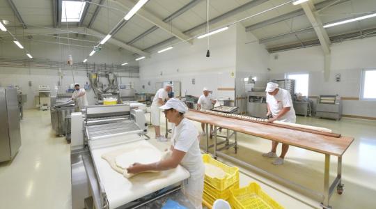 Több mint 300 millióból épült hazánk egyik legmodernebb sütödéje 