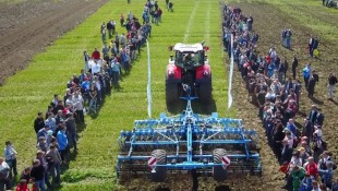 Félelmetes, amikor ez a rövidtárcsa megindul! 