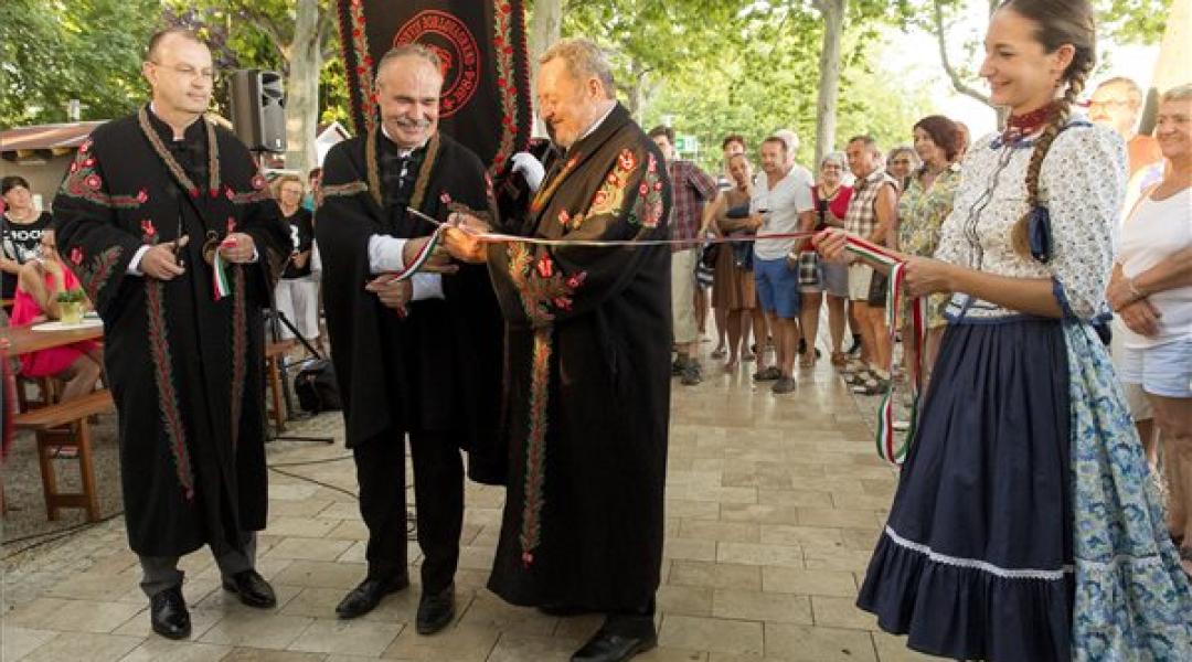 Bejelentették a borászatok támogatását a balatonfüredi borhetek megnyitóján – KÉPEK