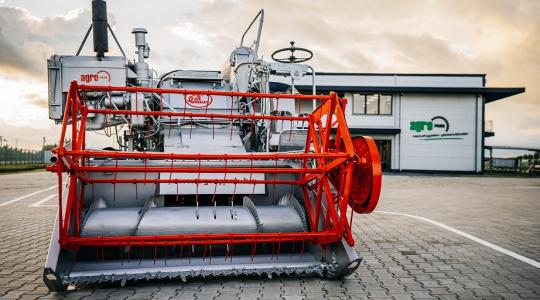 100 traktor, 50 kombájn, 50.000 lóerő! Ilyen parkba szívesen jár a gazda!