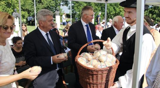 Rendhagyó ünnep Ópusztaszeren
