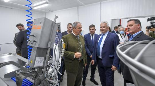 Vadhúsfeldolgozó üzem épült Szabolcsban