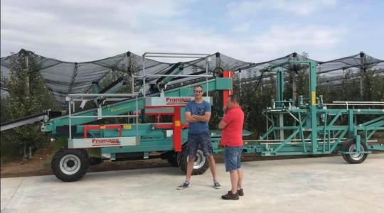 Az első évben is komoly almatermés, 3-funkciós betakarítógép és komplex növényvédelem! – VIDEÓ