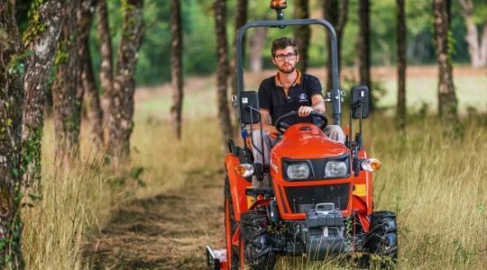 Új kompakt traktort mutatott be a Kubota