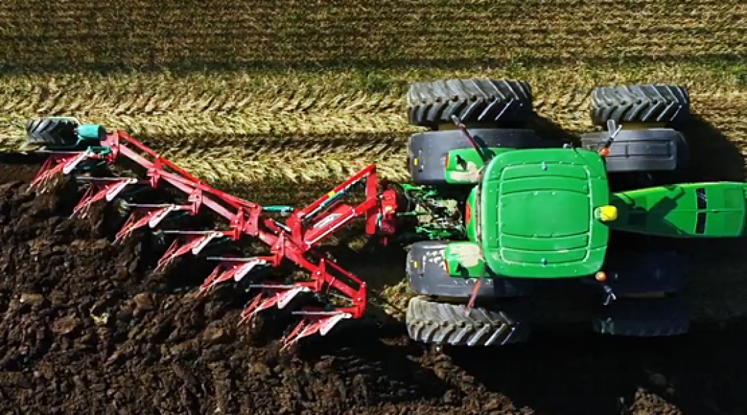 John Deere történelem, a permetezőgép-vizsga feltételei – és traktor az autópályán