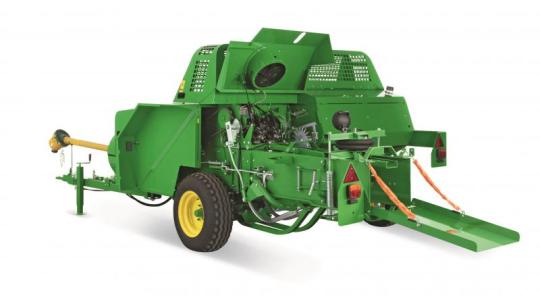 Új John Deere szögletes kisbálázók