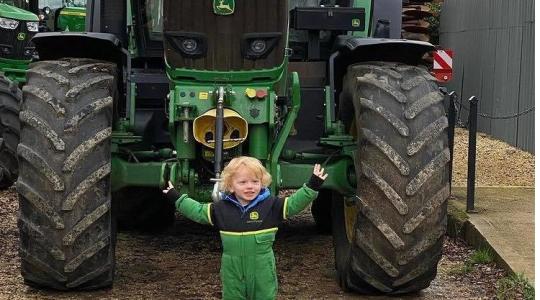A F1-es Christian Horner és családja határozottan John Deere fanatikusnak tűnik – KÉPEK! A F1-es Christian Horner és családja határozottan John Deere fanatikusnak tűnik – KÉPEK!